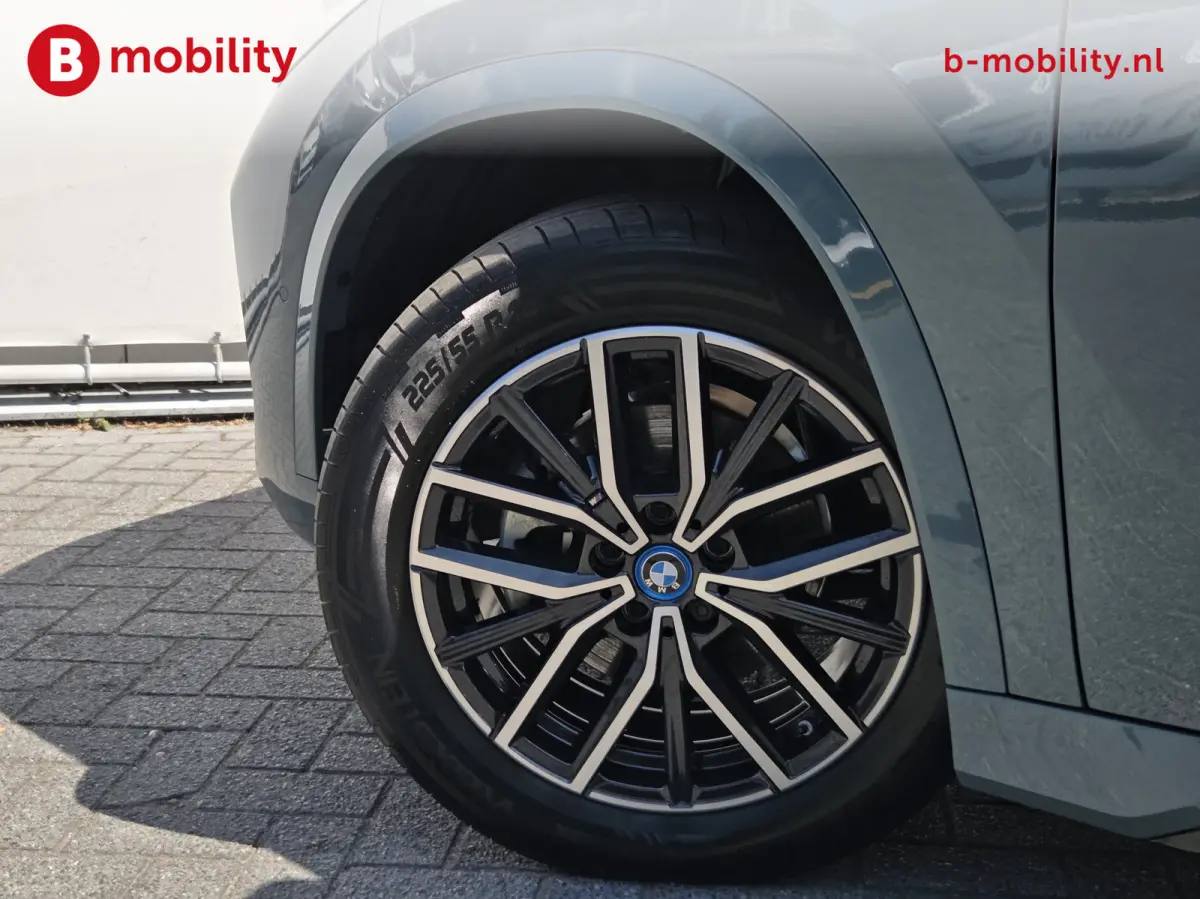 eDrive20 67 kWh M-Sport SOH 99% Driving Assist. Plus | Sportstoelen | Park Assist | Leer | Adaptive Cruise Control | DAB | NL Auto! | Achteruitrijcamera