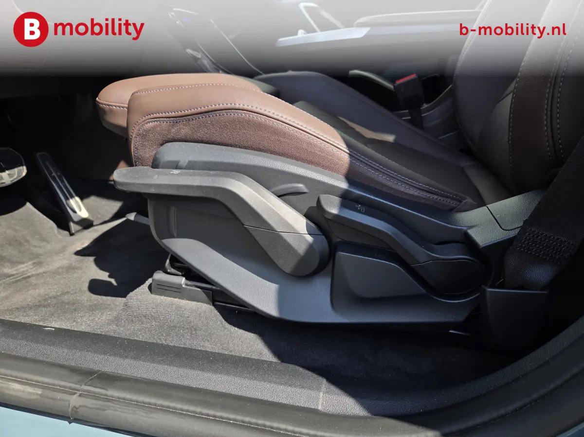 eDrive20 67 kWh M-Sport SOH 99% Driving Assist. Plus | Sportstoelen | Park Assist | Leer | Adaptive Cruise Control | DAB | NL Auto! | Achteruitrijcamera