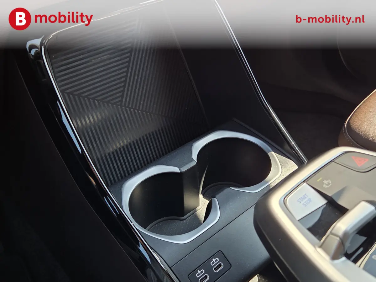 eDrive20 67 kWh M-Sport SOH 99% Driving Assist. Plus | Sportstoelen | Park Assist | Leer | Adaptive Cruise Control | DAB | NL Auto! | Achteruitrijcamera