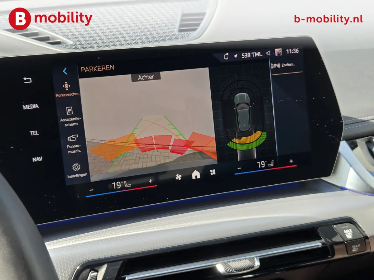 eDrive20 67 kWh M-Sport SOH 99% Driving Assist. Plus | Sportstoelen | Park Assist | Leer | Adaptive Cruise Control | DAB | NL Auto! | Achteruitrijcamera