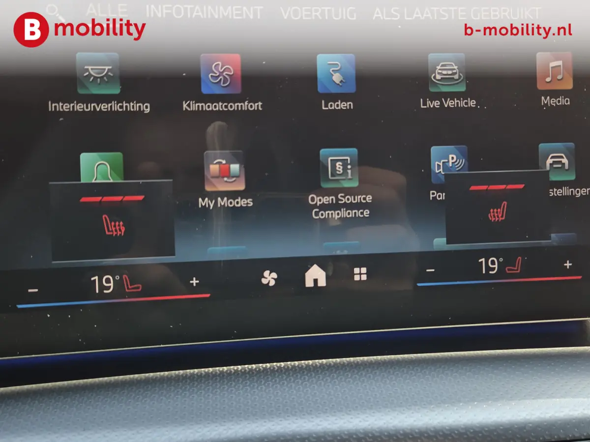 eDrive20 67 kWh M-Sport SOH 99% Driving Assist. Plus | Sportstoelen | Park Assist | Leer | Adaptive Cruise Control | DAB | NL Auto! | Achteruitrijcamera