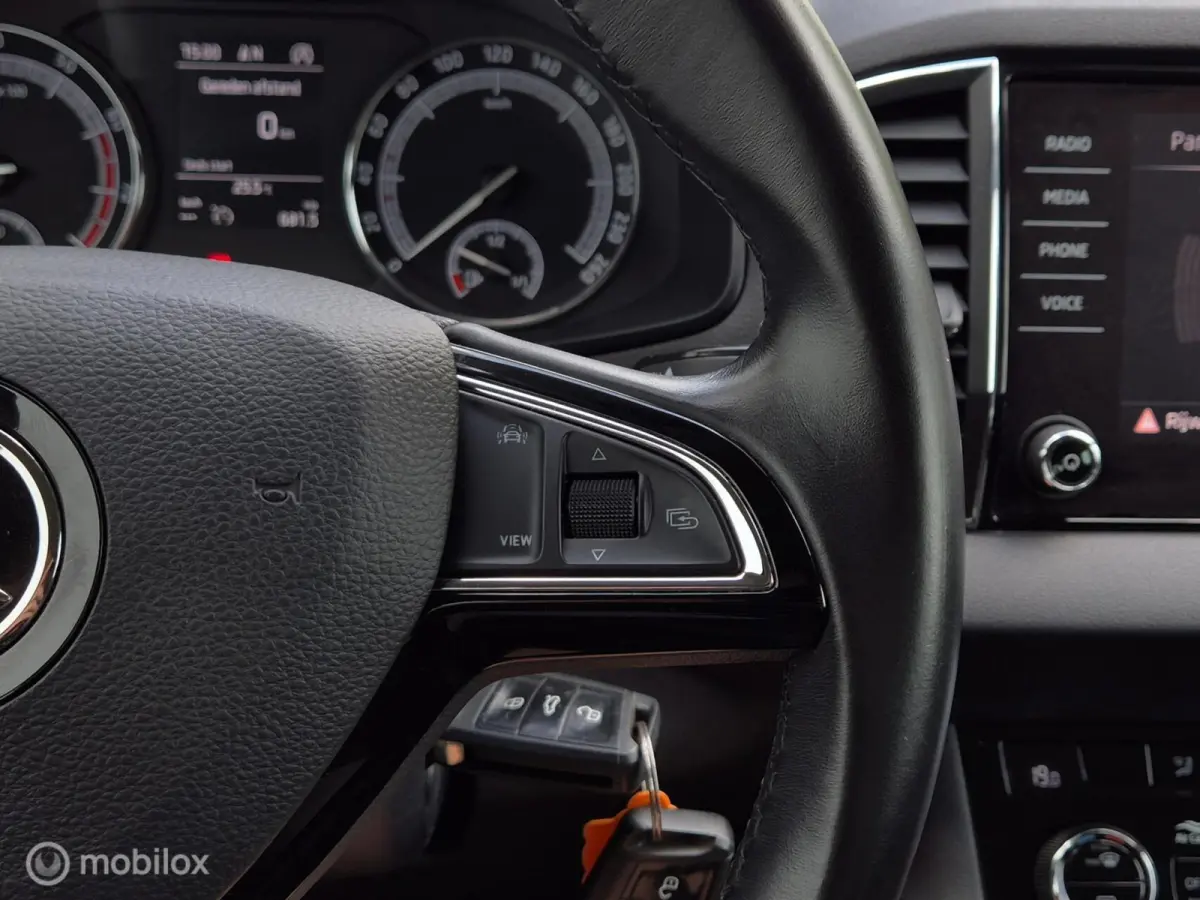 1.0 TSI CLEVER EDITION/LED/CARPLAY/CLIMATE/PDC/16''LMV