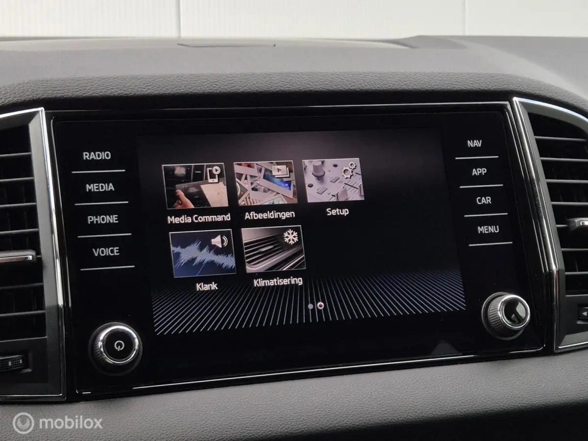 1.0 TSI CLEVER EDITION/LED/CARPLAY/CLIMATE/PDC/16''LMV