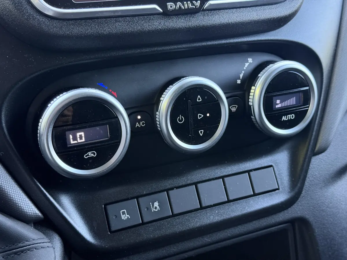 35C18H 3.0 Bakwagen met laadklep | Zijdeur | Trekhaak | Dubbel lucht | Navi | Cruisec. | LED