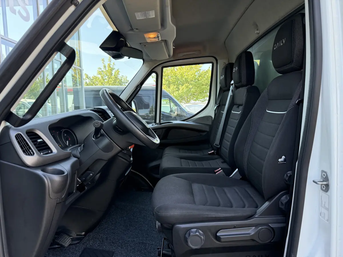 35C18H 3.0 Bakwagen met laadklep | Zijdeur | Trekhaak | Dubbel lucht | Navi | Cruisec. | LED