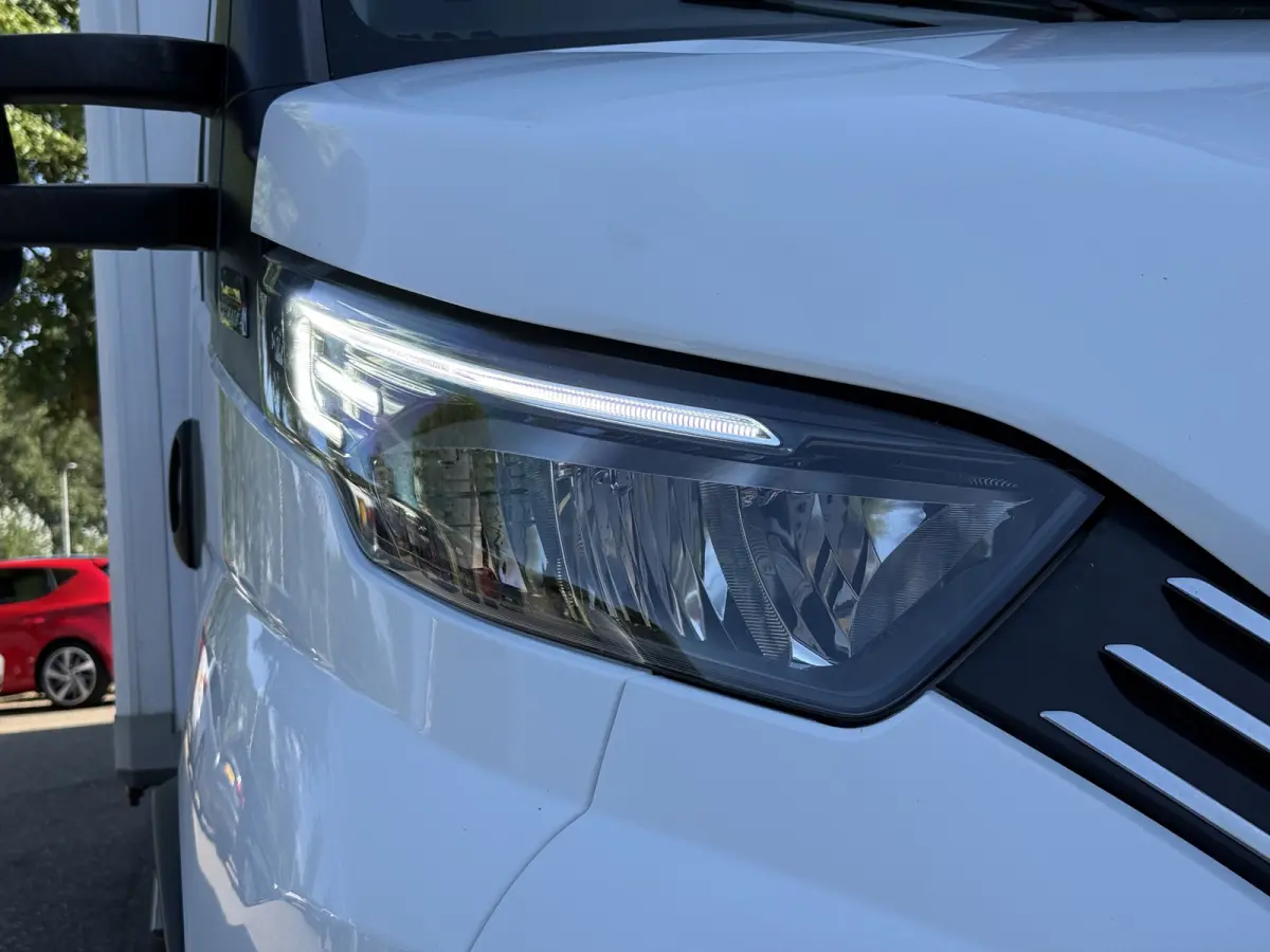 35C18H 3.0 Bakwagen met laadklep | Zijdeur | Trekhaak | Dubbel lucht | Navi | Cruisec. | LED
