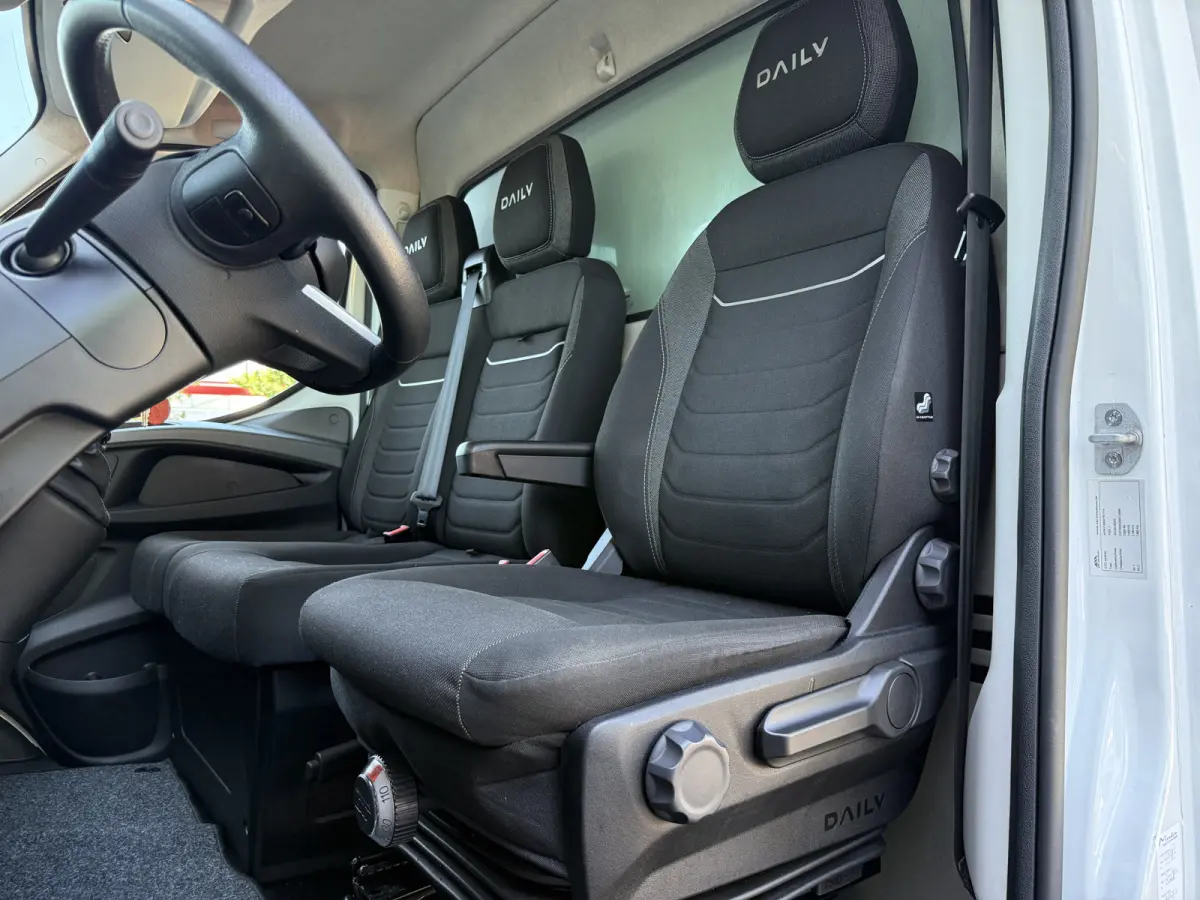 35C18H 3.0 Bakwagen met laadklep | Zijdeur | Trekhaak | Dubbel lucht | Navi | Cruisec. | LED