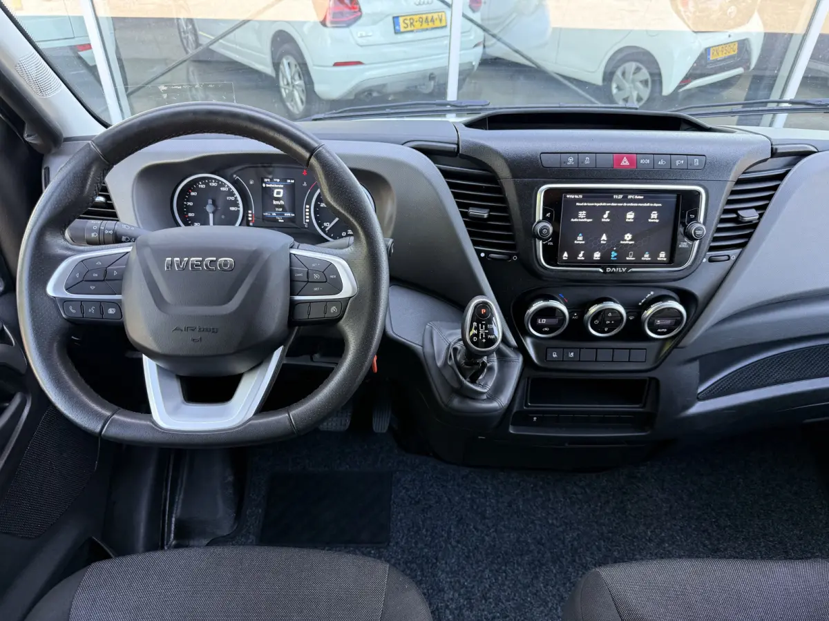 35C18H 3.0 Bakwagen met laadklep | Zijdeur | Trekhaak | Dubbel lucht | Navi | Cruisec. | LED