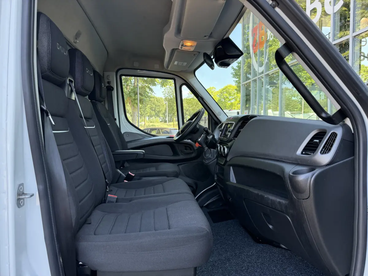 35C18H 3.0 Bakwagen met laadklep | Zijdeur | Trekhaak | Dubbel lucht | Navi | Cruisec. | LED