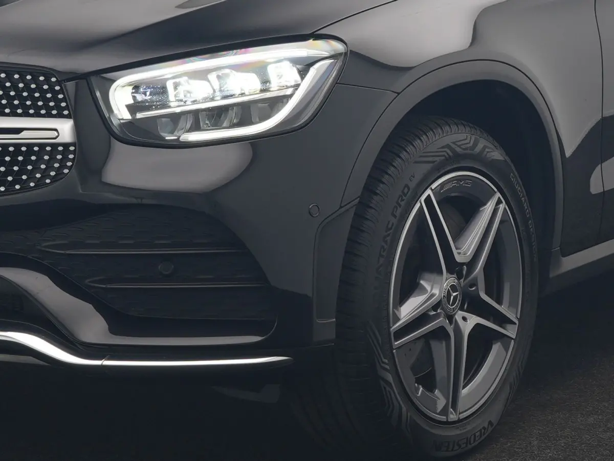 4MATIC Business Solution AMG 320pk Dealer O.H. | Trekhaak Afn. | Panodak | Camera | Alcantara Sportstoelen Verwarmd | Sfeerverlichting | Apple Carplay | Cruise Control | Navigatie | DAB | 19