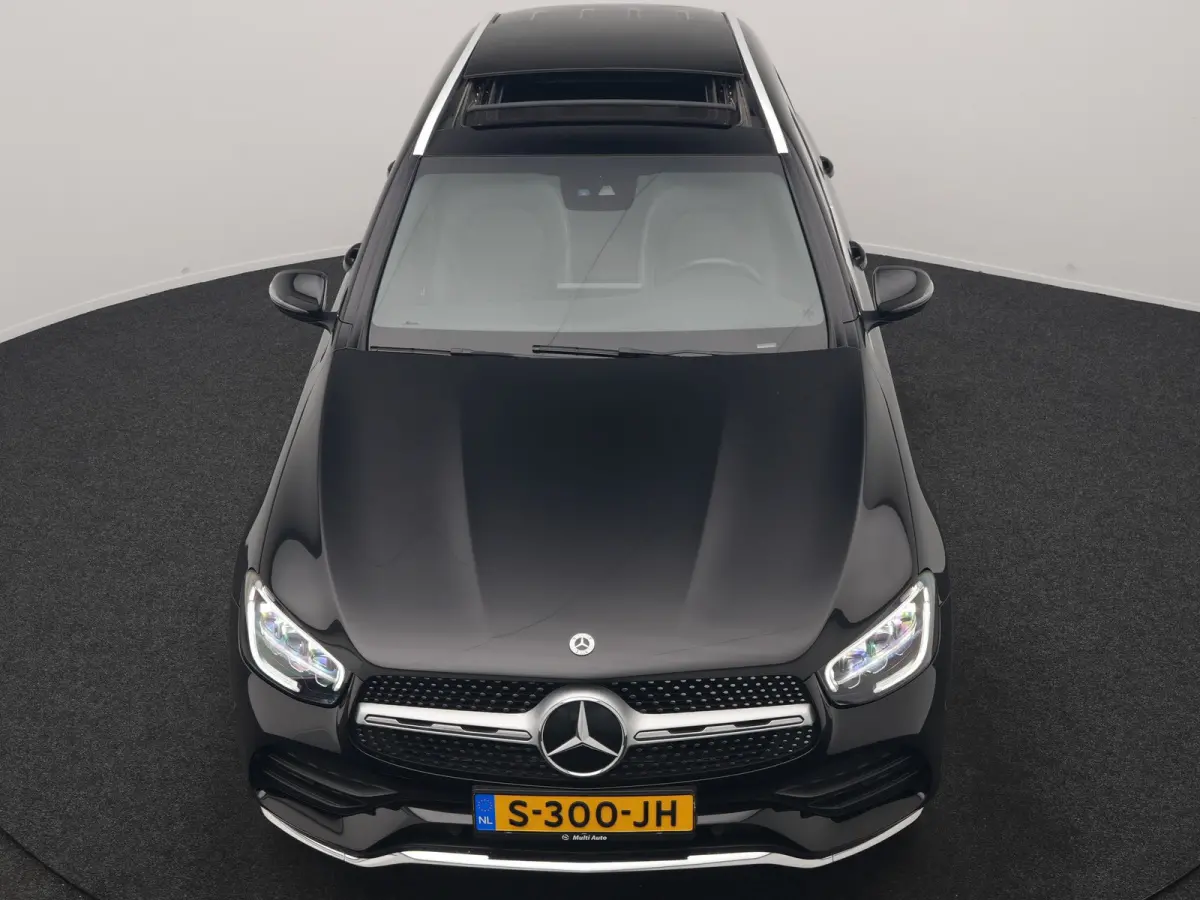 4MATIC Business Solution AMG 320pk Dealer O.H. | Trekhaak Afn. | Panodak | Camera | Alcantara Sportstoelen Verwarmd | Sfeerverlichting | Apple Carplay | Cruise Control | Navigatie | DAB | 19