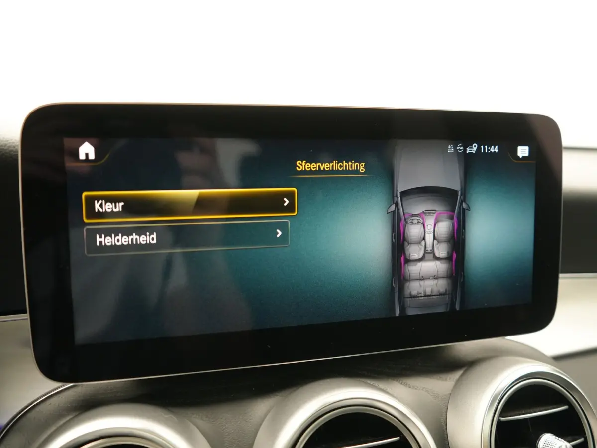 4MATIC Business Solution AMG 320pk Dealer O.H. | Trekhaak Afn. | Panodak | Camera | Alcantara Sportstoelen Verwarmd | Sfeerverlichting | Apple Carplay | Cruise Control | Navigatie | DAB | 19