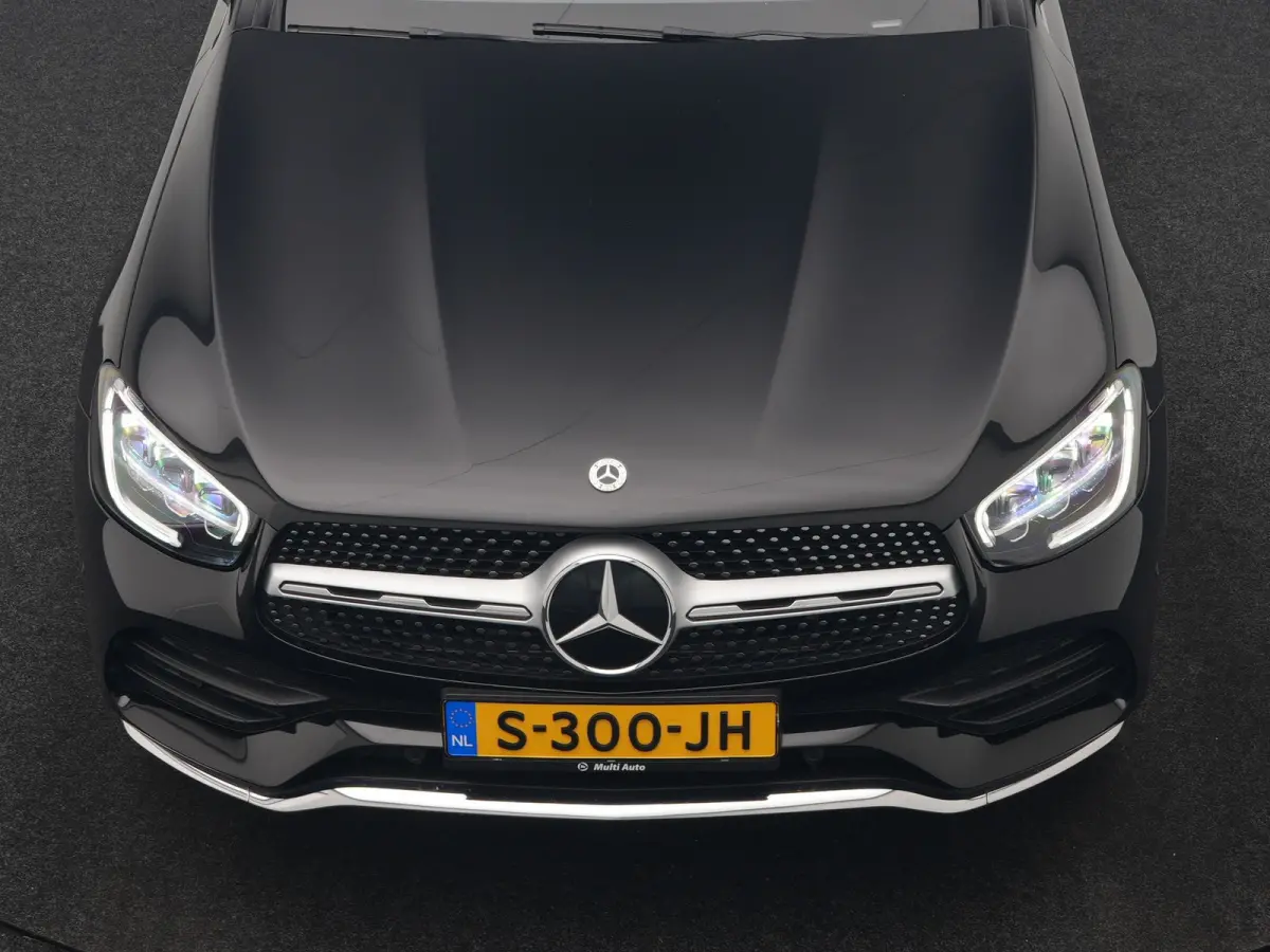 4MATIC Business Solution AMG 320pk Dealer O.H. | Trekhaak Afn. | Panodak | Camera | Alcantara Sportstoelen Verwarmd | Sfeerverlichting | Apple Carplay | Cruise Control | Navigatie | DAB | 19