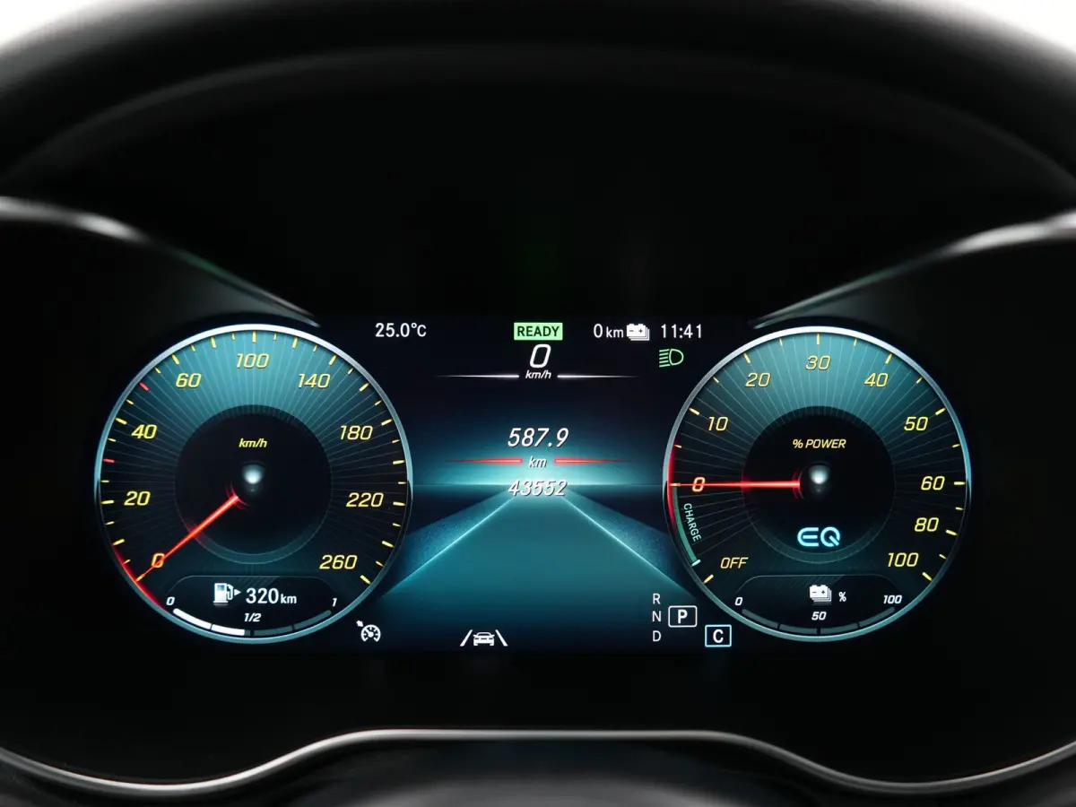 4MATIC Business Solution AMG 320pk Dealer O.H. | Trekhaak Afn. | Panodak | Camera | Alcantara Sportstoelen Verwarmd | Sfeerverlichting | Apple Carplay | Cruise Control | Navigatie | DAB | 19