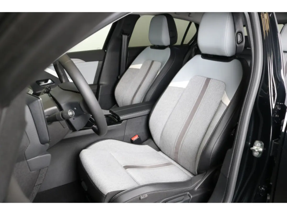 1.2 Level 3 130pk | Camera | Navi | Ad. Cruise control | AGR Stoelen | DAB | PDC V+A | Keyless entry  | LMV 17" |