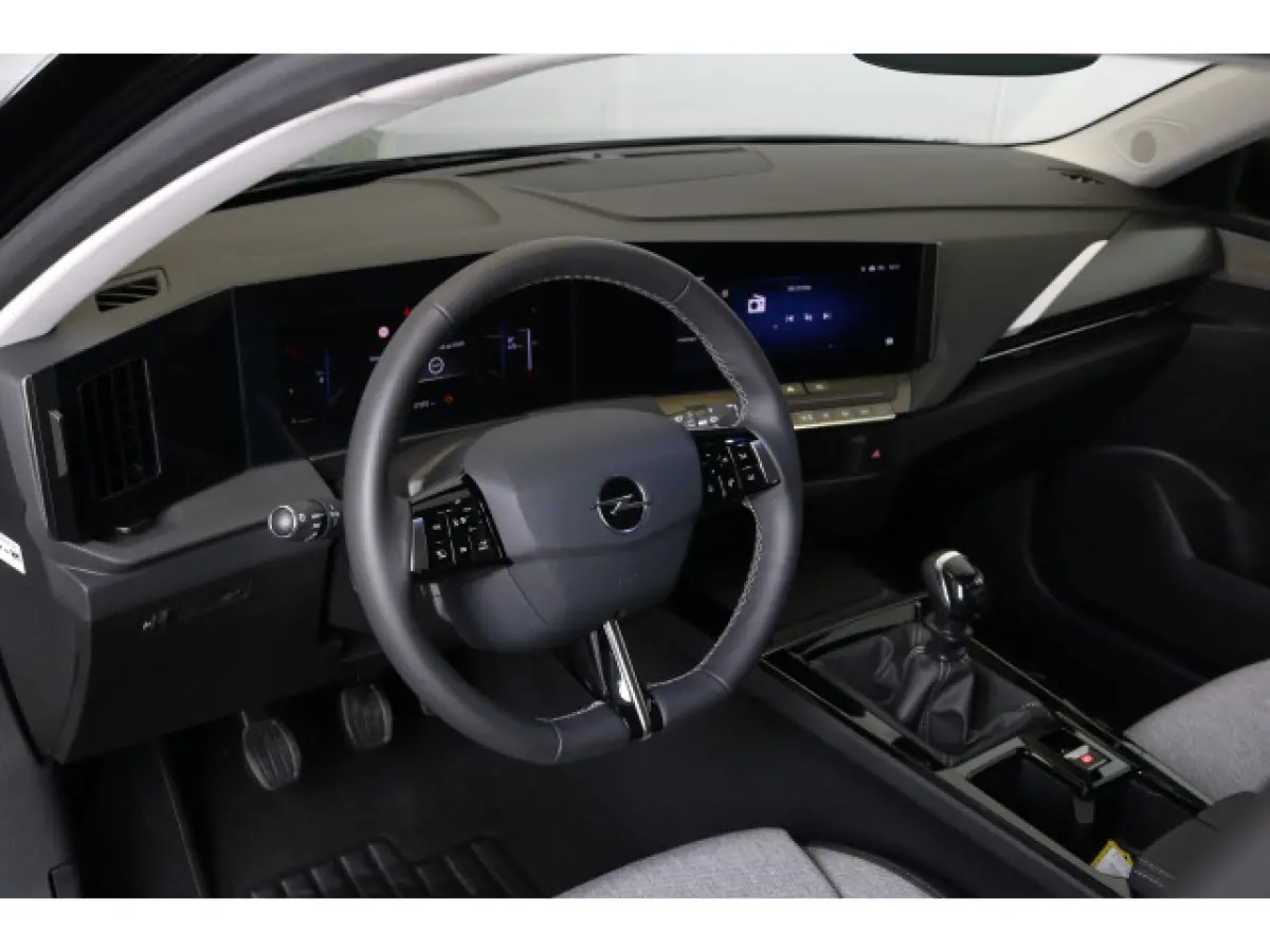 1.2 Level 3 130pk | Camera | Navi | Ad. Cruise control | AGR Stoelen | DAB | PDC V+A | Keyless entry  | LMV 17" |