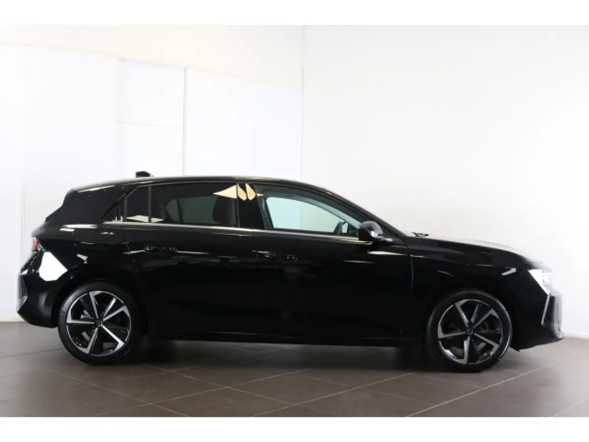 1.2 Level 3 130pk | Camera | Navi | Ad. Cruise control | AGR Stoelen | DAB | PDC V+A | Keyless entry  | LMV 17" |