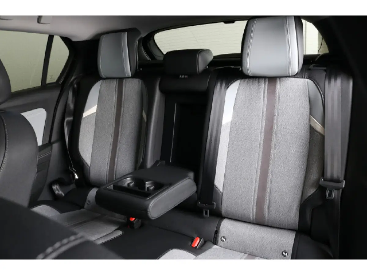 1.2 Level 3 130pk | Camera | Navi | Ad. Cruise control | AGR Stoelen | DAB | PDC V+A | Keyless entry  | LMV 17" |