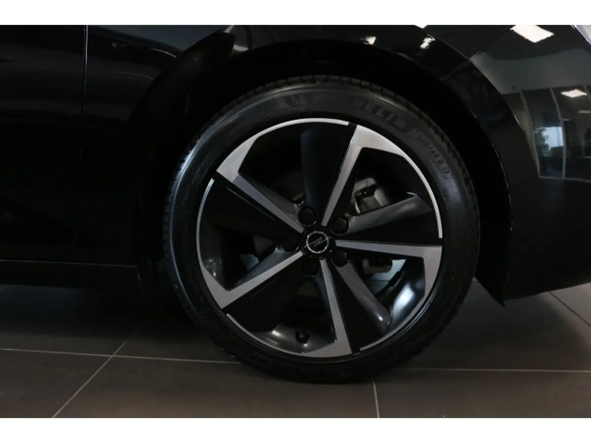 1.2 Level 3 130pk | Camera | Navi | Ad. Cruise control | AGR Stoelen | DAB | PDC V+A | Keyless entry  | LMV 17" |