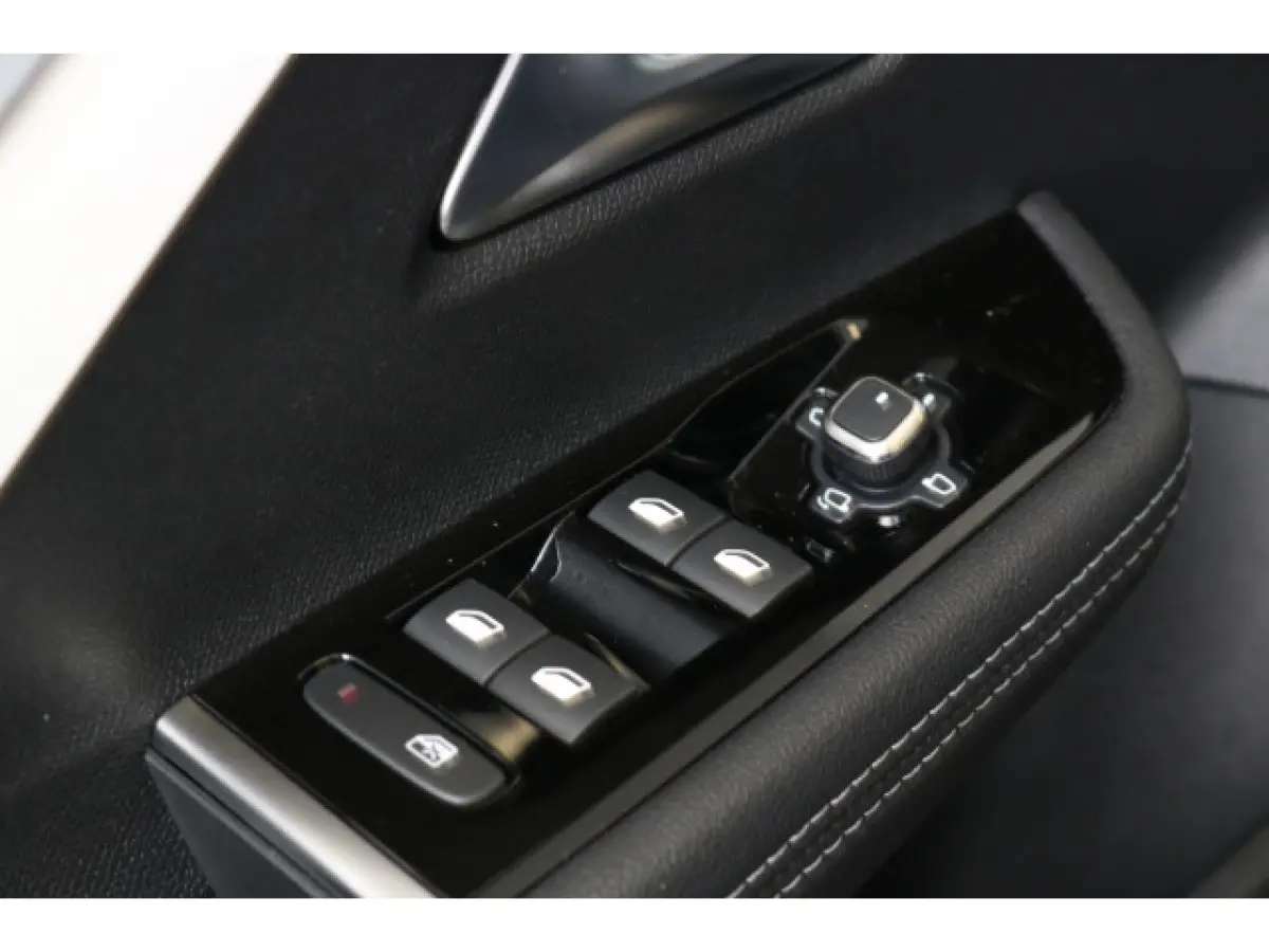 1.2 Level 3 130pk | Camera | Navi | Ad. Cruise control | AGR Stoelen | DAB | PDC V+A | Keyless entry  | LMV 17" |