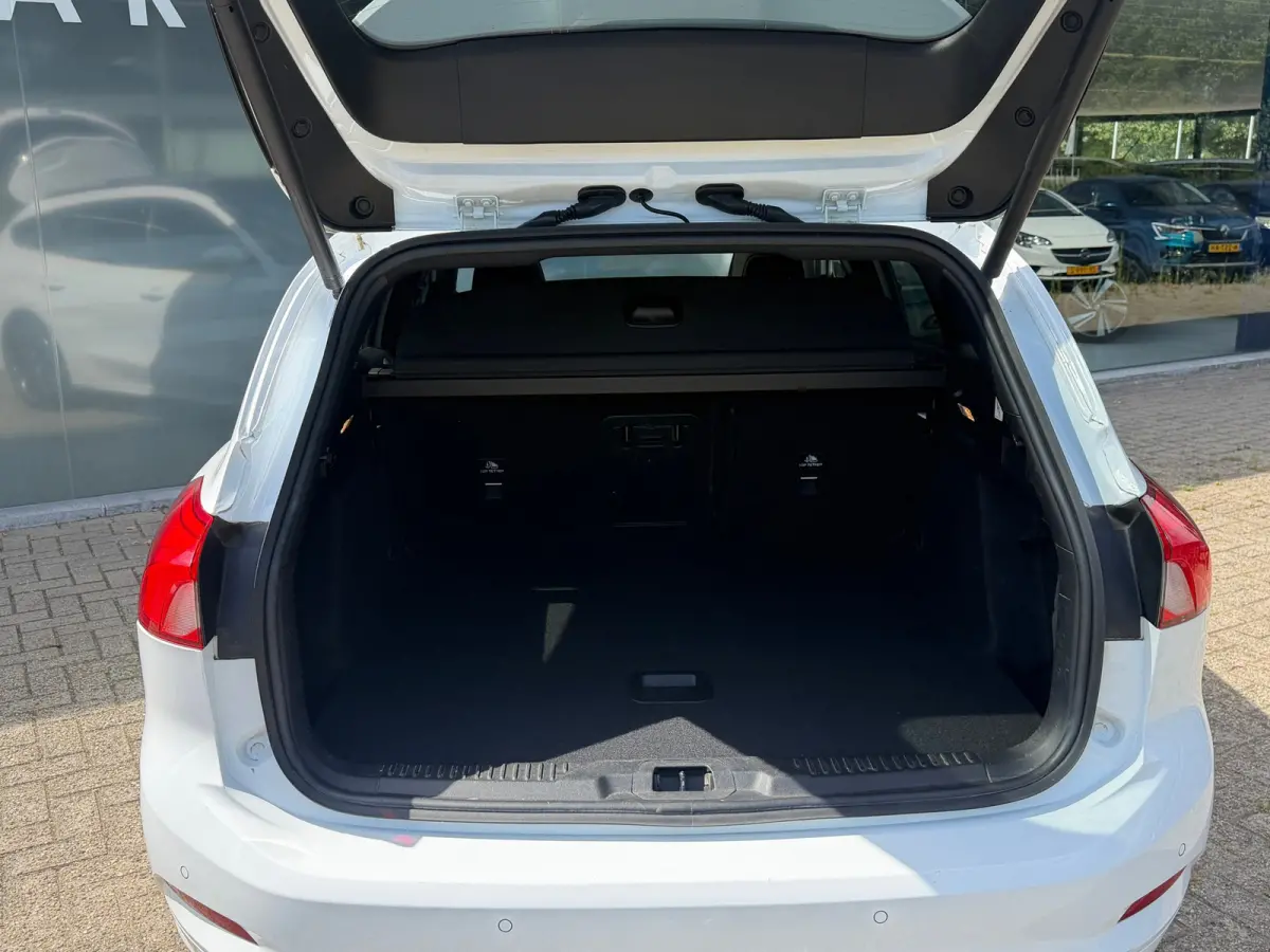 1.0 EcoBoost Hybrid ST Line X Business PANORAMADAK
