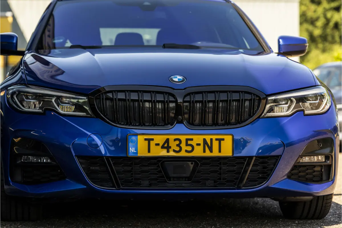 330d High Executive M-Pakket | Elektrisch glazen panorama-dak |  trekhaak elektrisch bedienbaar | Aanhangwagen geremd 1800 KG |