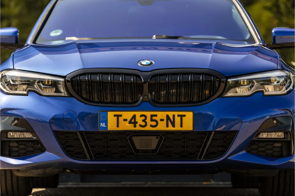 330d High Executive M-Pakket | Elektrisch glazen panorama-dak |  trekhaak elektrisch bedienbaar | Aanhangwagen geremd 1800 KG |