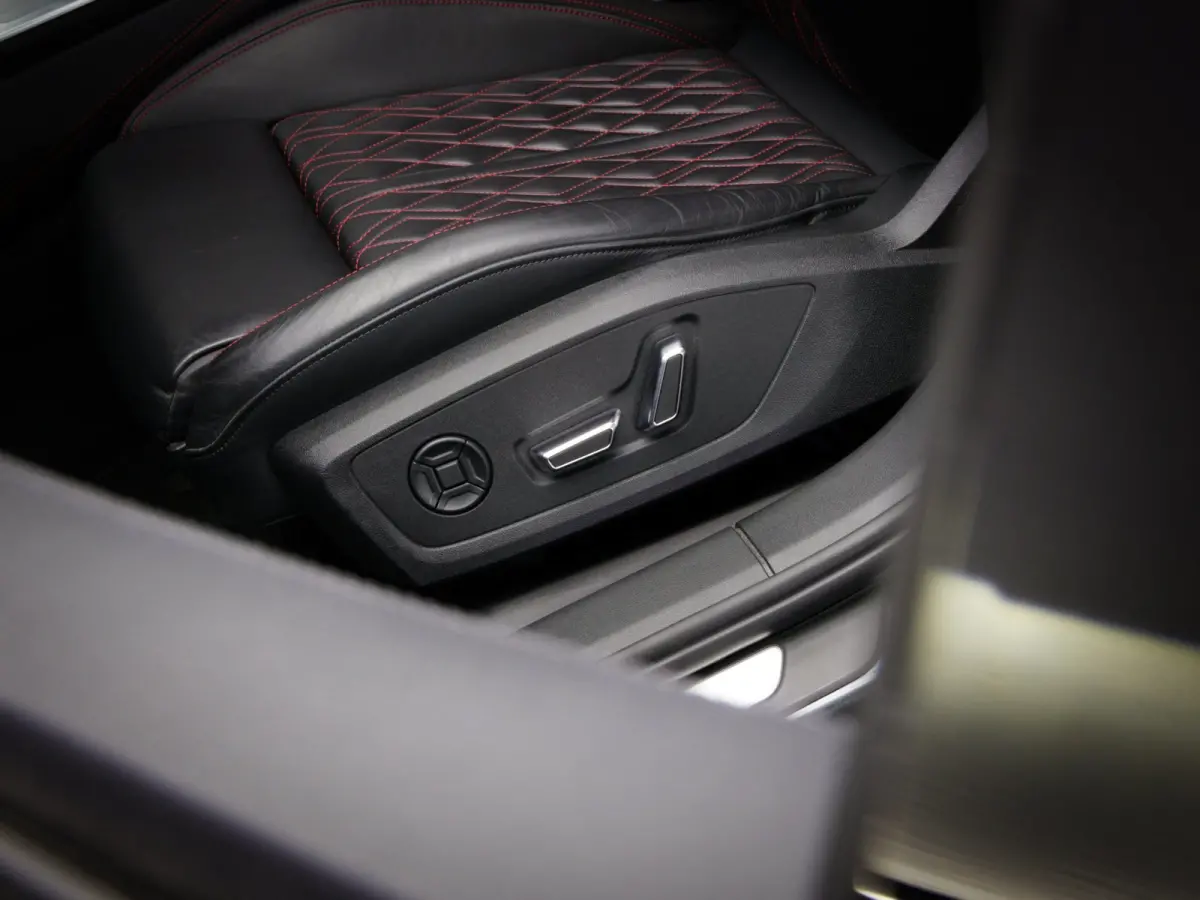 55 TFSI e quattro Competition S-Line Edition (RS-STOELEN, MAXTON, ELEKTRISCHE STOELEN, MEMORY, PANO, ACC, CARPLAY)