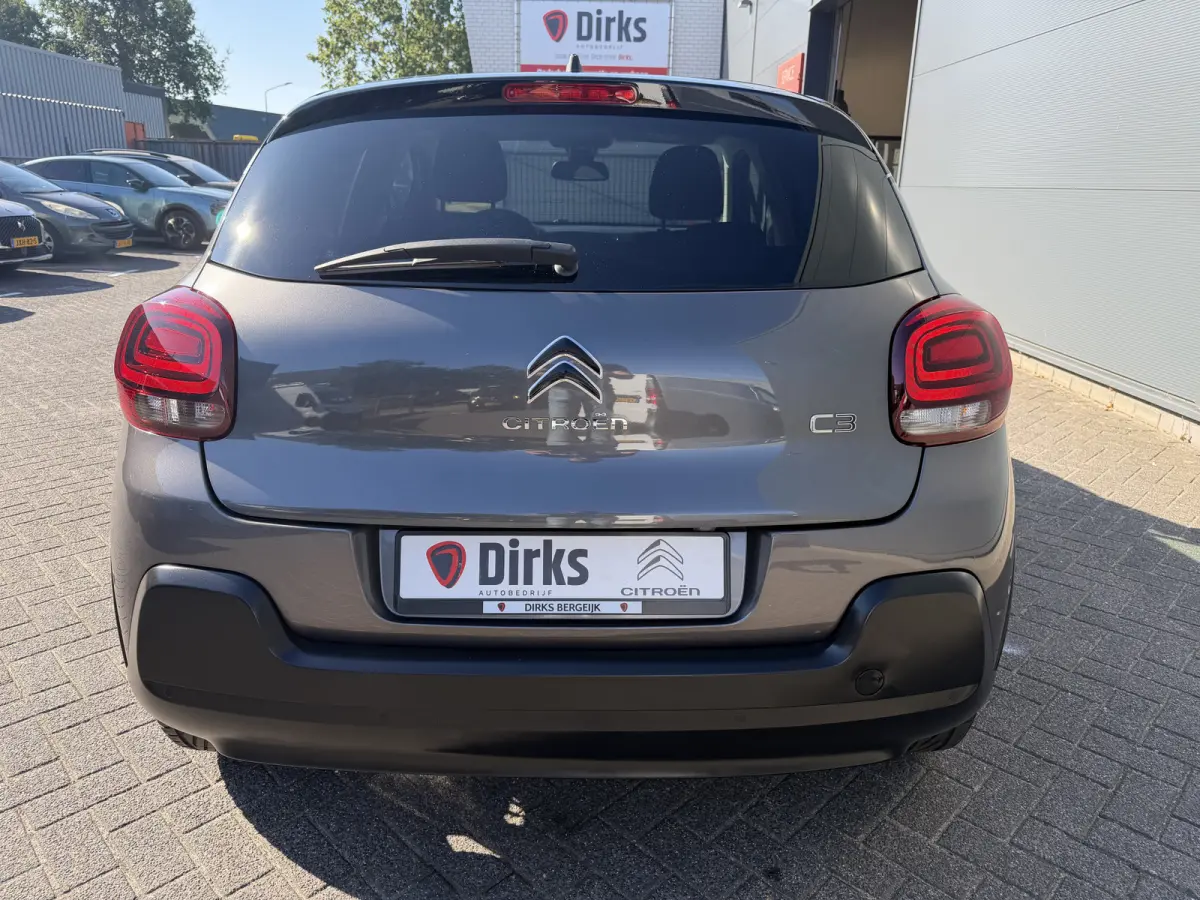 110pk Shine (Keyless Entry - Camera - Navigatie - Automatische Airco - Apple Carplay - 17"- Dodehoek detectie)