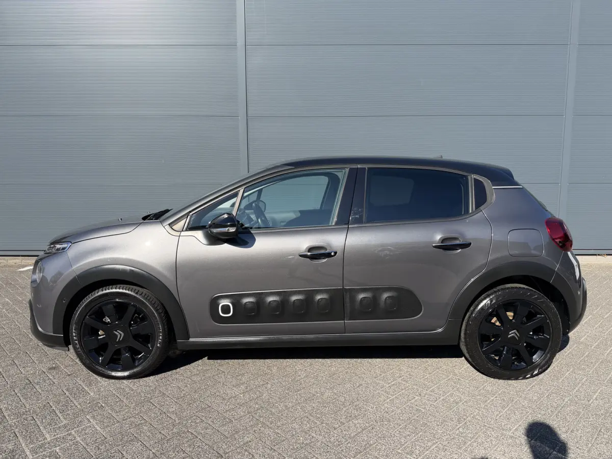 110pk Shine (Keyless Entry - Camera - Navigatie - Automatische Airco - Apple Carplay - 17"- Dodehoek detectie)