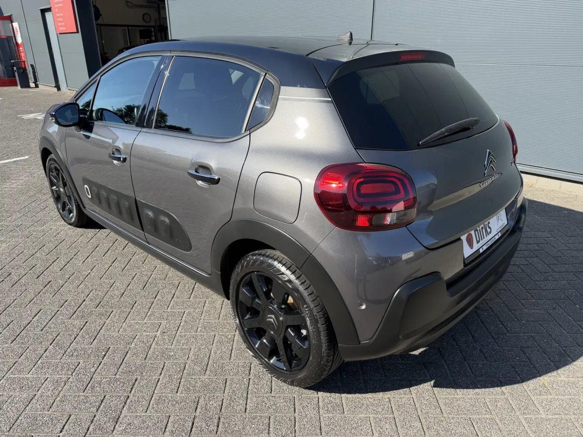 110pk Shine (Keyless Entry - Camera - Navigatie - Automatische Airco - Apple Carplay - 17"- Dodehoek detectie)