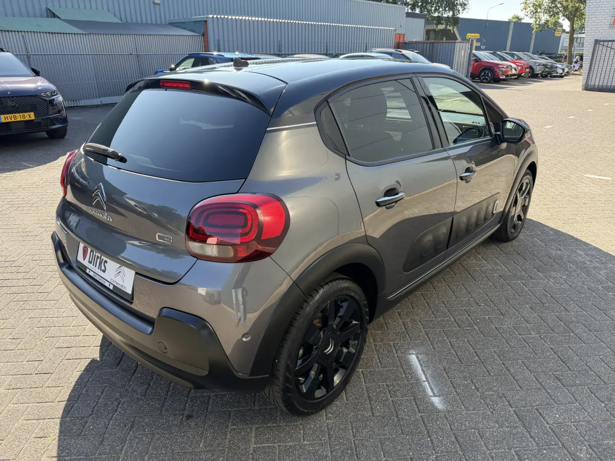 110pk Shine (Keyless Entry - Camera - Navigatie - Automatische Airco - Apple Carplay - 17"- Dodehoek detectie)