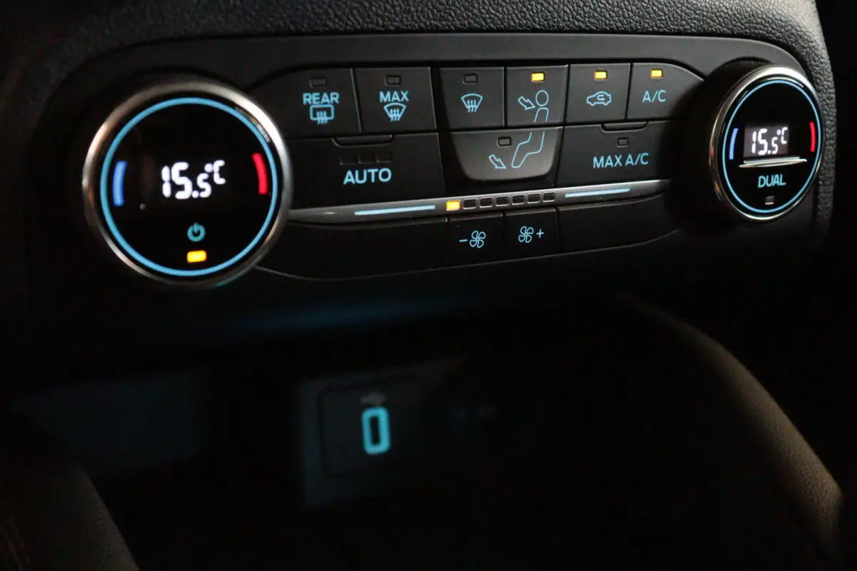 1.0 EcoBoost Titanium Business | NAVI / APPCONNECT | CLIMA | PDC V+A | ADAP CRUISE | LMV |