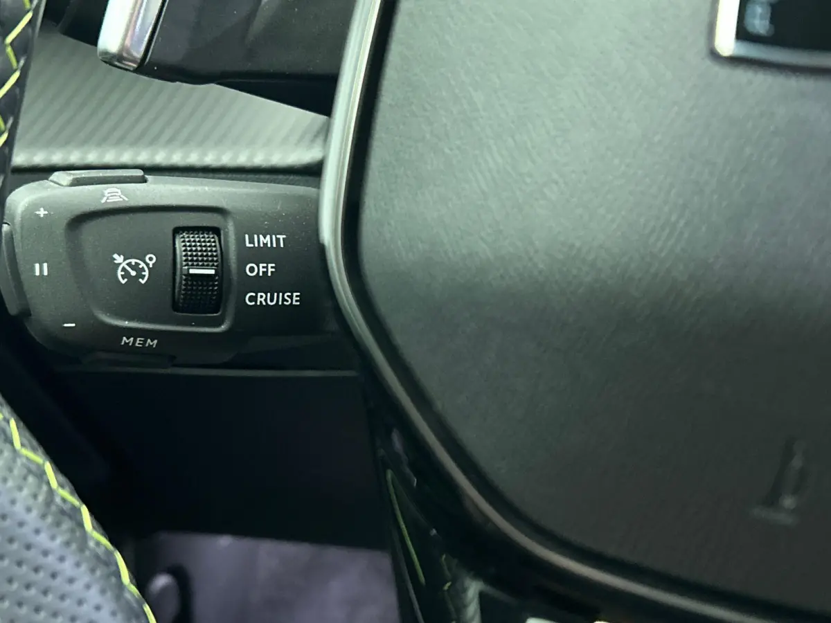 1.2 PureTech 130pk Automaat GT-Line Clima Control Camera Achter Navigatie d.m.v. Apple Carplay / Android auto Velgen 17 inch