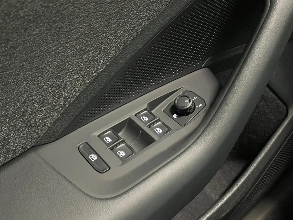 1.5 eTSI DSG-7 Aut Variant Business Airco ECC Navi Wireless Carplay 17" LM Velgen PDC VA+Camera Adaptive Cruise Control