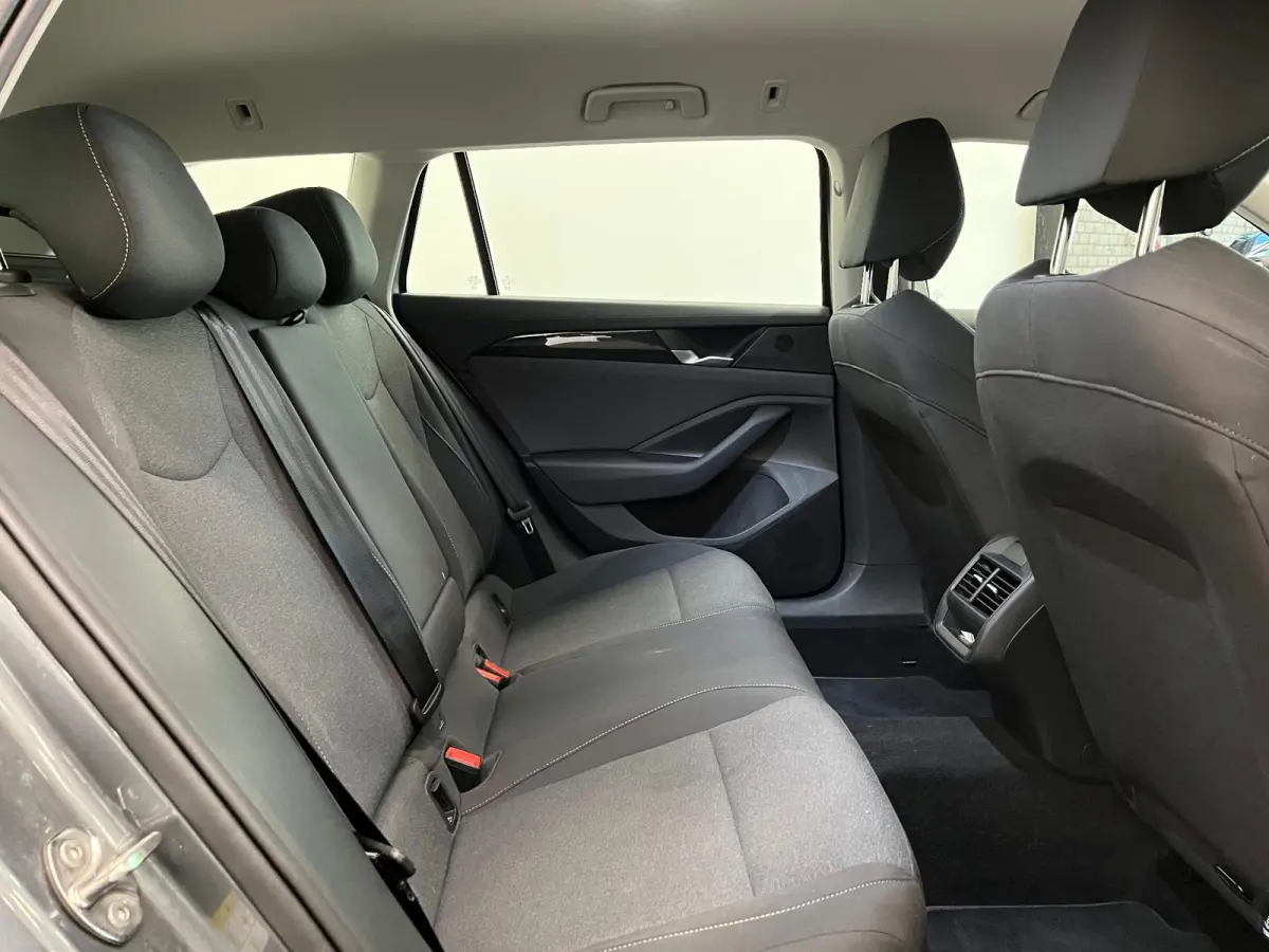 1.5 eTSI DSG-7 Aut Variant Business Airco ECC Navi Wireless Carplay 17" LM Velgen PDC VA+Camera Adaptive Cruise Control