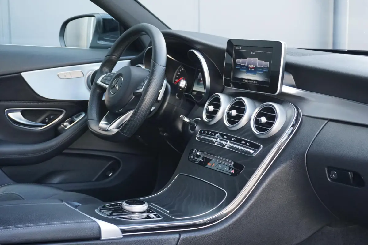 180 Ambition AMG + SPORTSTOELEN / 19'' / STOELVERWARMING / XENON