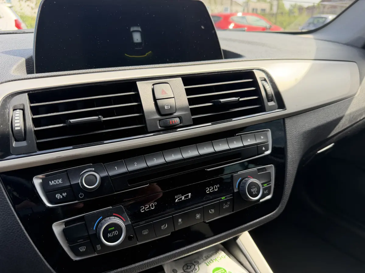 118i Executive / Automaat / NAP / LED / Navi / Pdc
