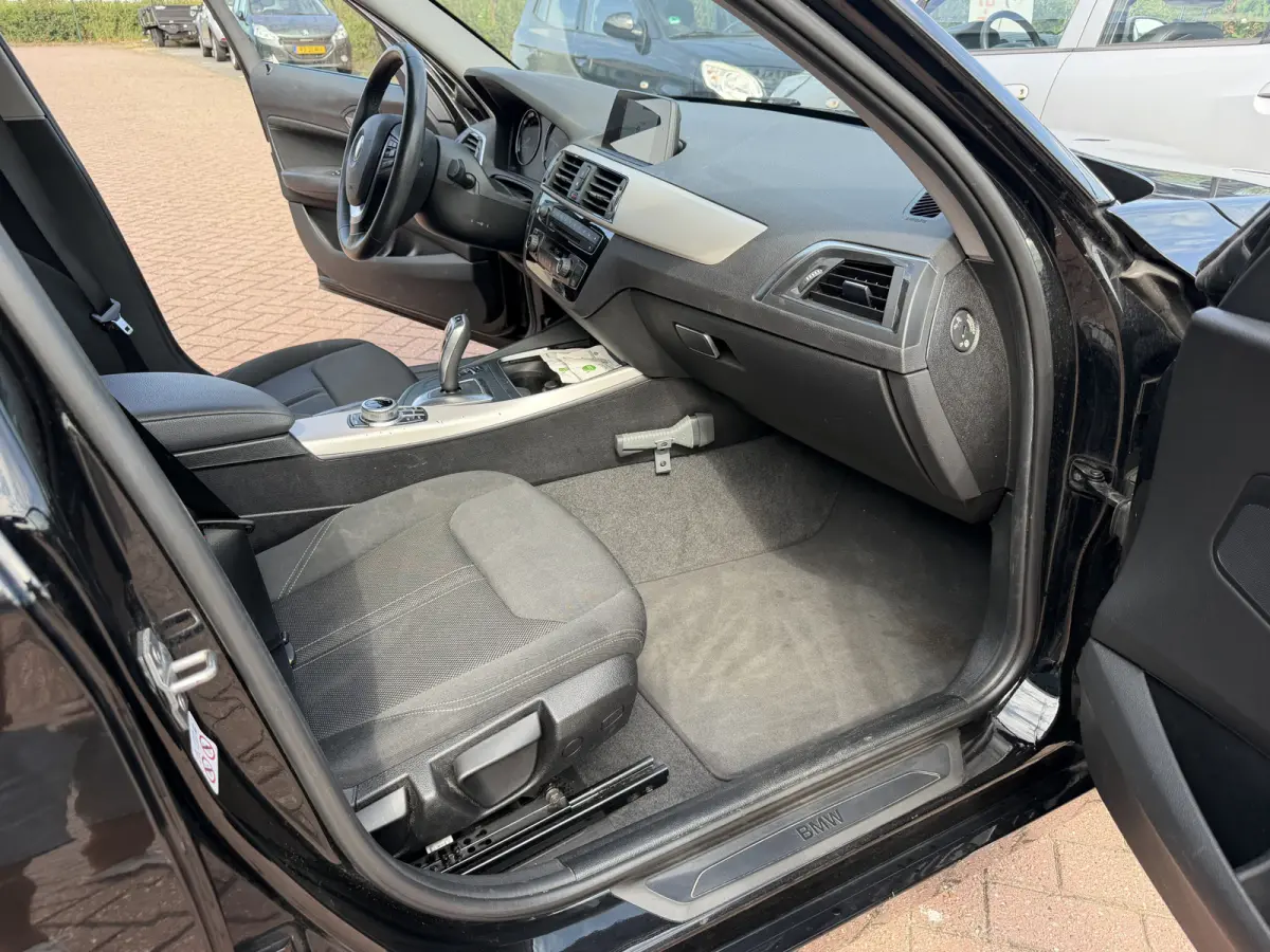 118i Executive / Automaat / NAP / LED / Navi / Pdc