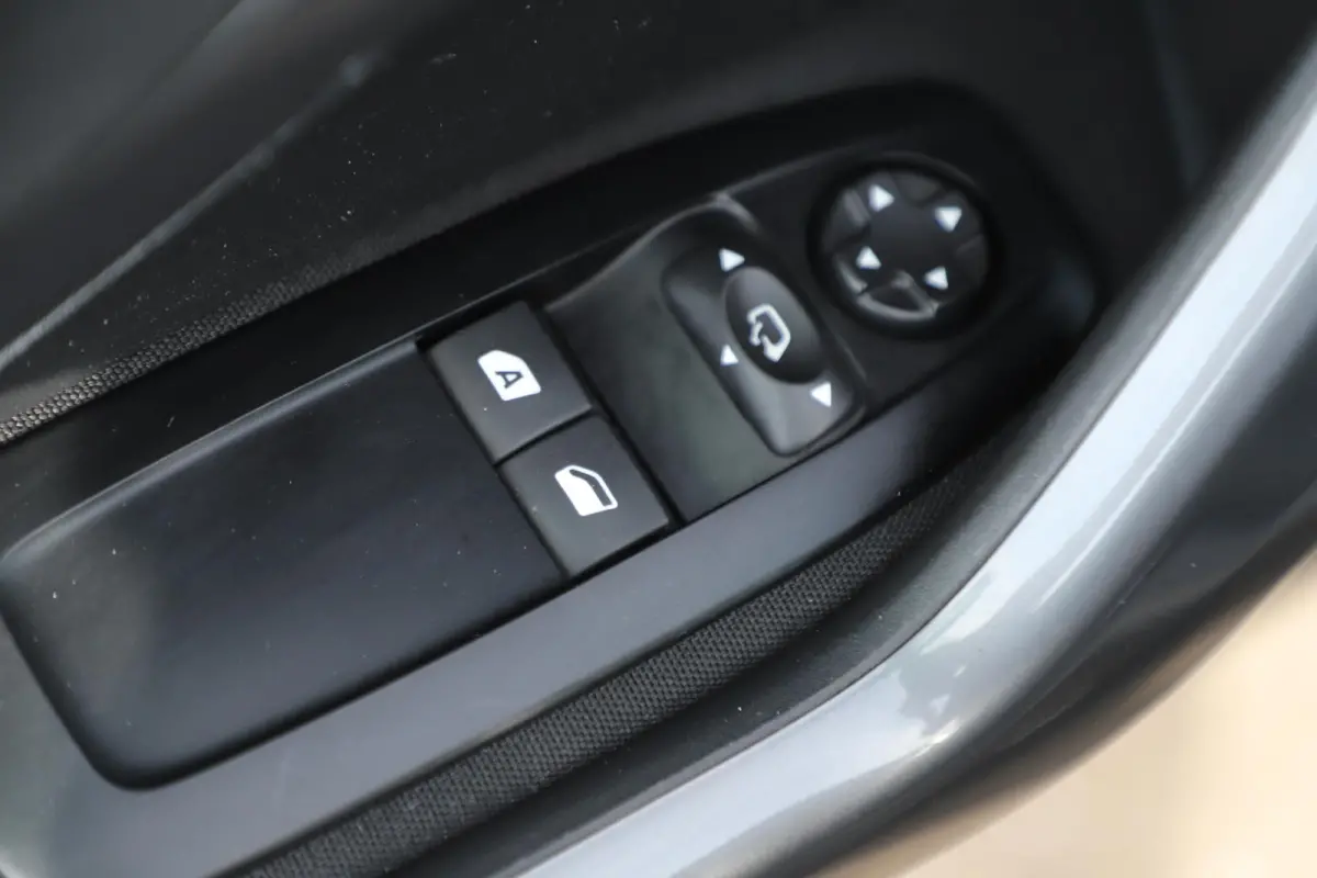 1.2 PureTech Active Trekhaak Radio Bluetooth Airco Cruise Control LED