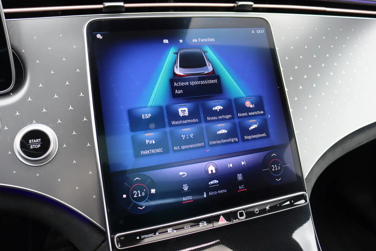 300 AMG Line 90 kWh | Airmatic | Distronic | Panoramadak | Warmtepomp | Memory | Keyless Go | Camera | Dodehoekassistent | High Perf. LED |
