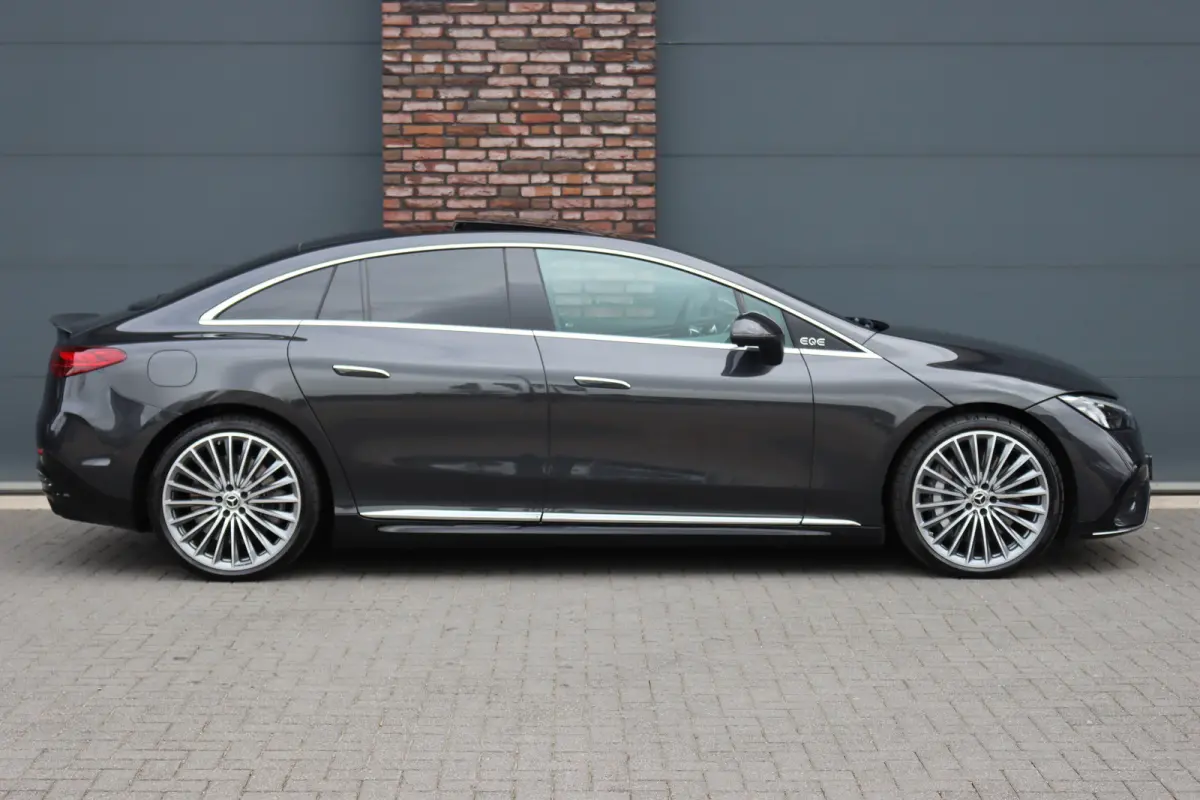 300 AMG Line 90 kWh | Airmatic | Distronic | Panoramadak | Warmtepomp | Memory | Keyless Go | Camera | Dodehoekassistent | High Perf. LED |