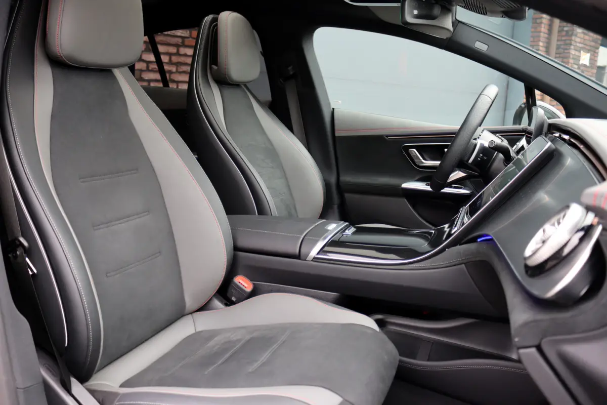 300 AMG Line 90 kWh | Airmatic | Distronic | Panoramadak | Warmtepomp | Memory | Keyless Go | Camera | Dodehoekassistent | High Perf. LED |