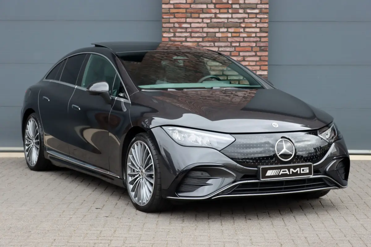 300 AMG Line 90 kWh | Airmatic | Distronic | Panoramadak | Warmtepomp | Memory | Keyless Go | Camera | Dodehoekassistent | High Perf. LED |