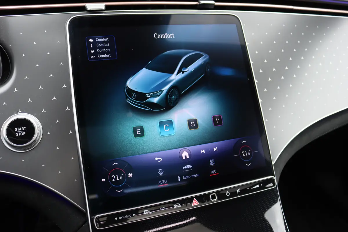 300 AMG Line 90 kWh | Airmatic | Distronic | Panoramadak | Warmtepomp | Memory | Keyless Go | Camera | Dodehoekassistent | High Perf. LED |