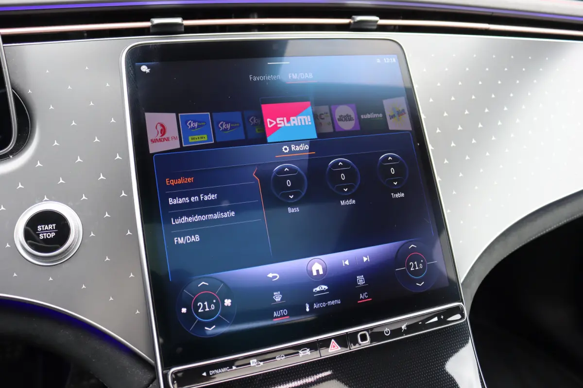 300 AMG Line 90 kWh | Airmatic | Distronic | Panoramadak | Warmtepomp | Memory | Keyless Go | Camera | Dodehoekassistent | High Perf. LED |