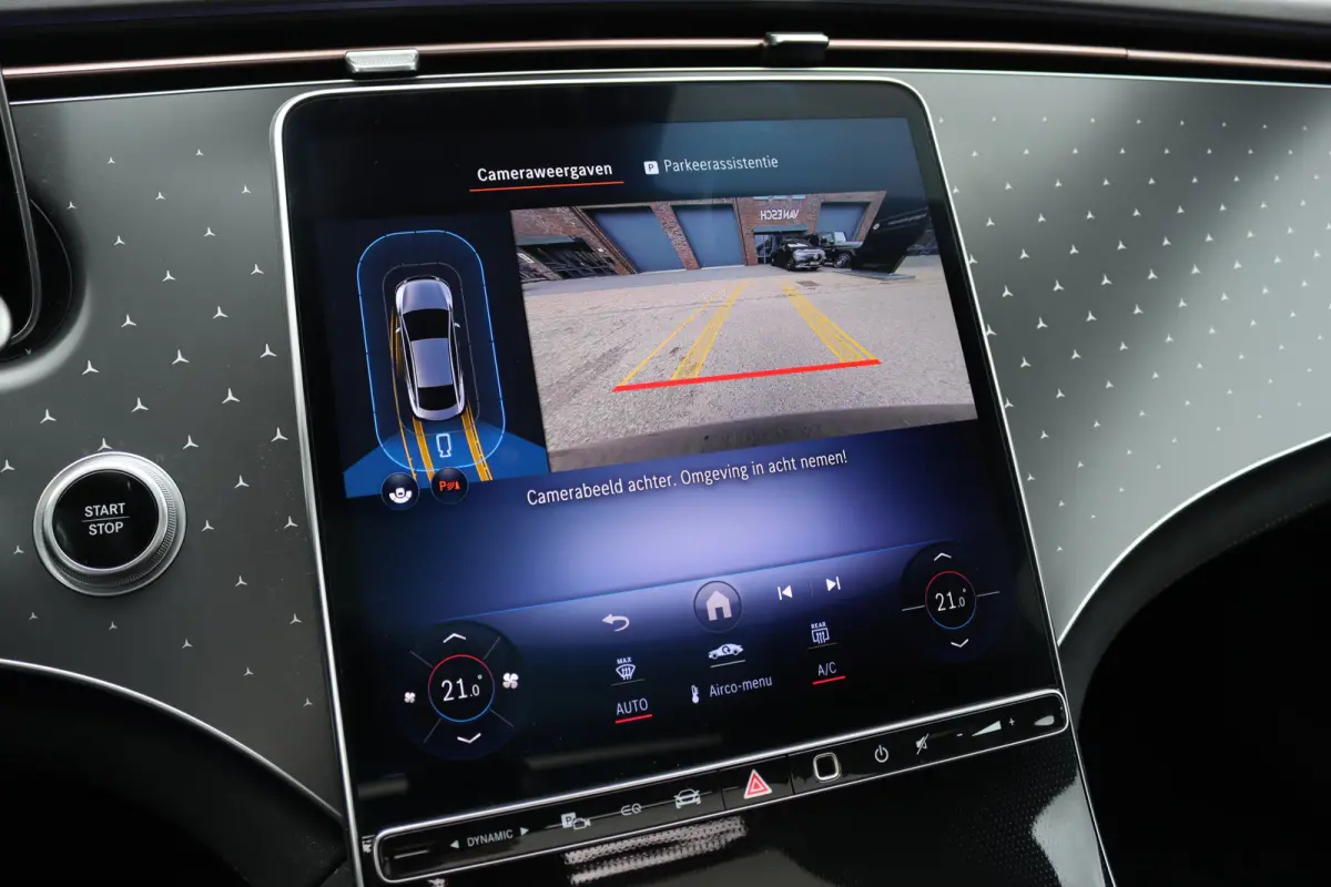 300 AMG Line 90 kWh | Airmatic | Distronic | Panoramadak | Warmtepomp | Memory | Keyless Go | Camera | Dodehoekassistent | High Perf. LED |