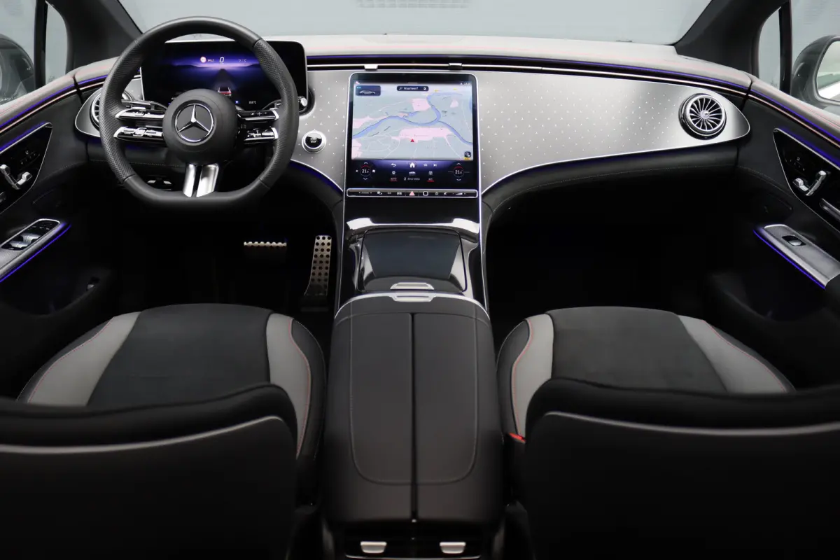 300 AMG Line 90 kWh | Airmatic | Distronic | Panoramadak | Warmtepomp | Memory | Keyless Go | Camera | Dodehoekassistent | High Perf. LED |
