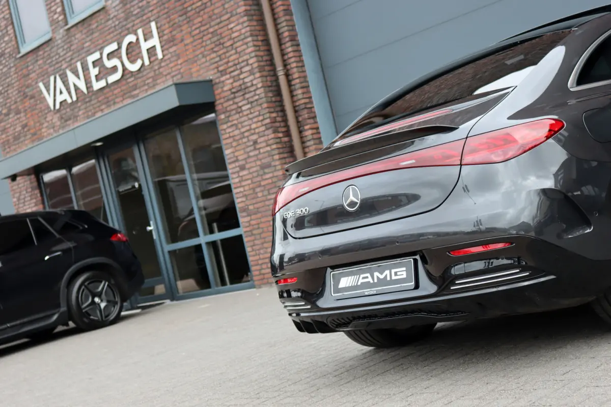 300 AMG Line 90 kWh | Airmatic | Distronic | Panoramadak | Warmtepomp | Memory | Keyless Go | Camera | Dodehoekassistent | High Perf. LED |