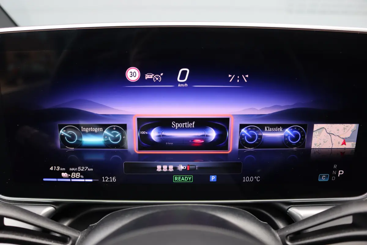 300 AMG Line 90 kWh | Airmatic | Distronic | Panoramadak | Warmtepomp | Memory | Keyless Go | Camera | Dodehoekassistent | High Perf. LED |